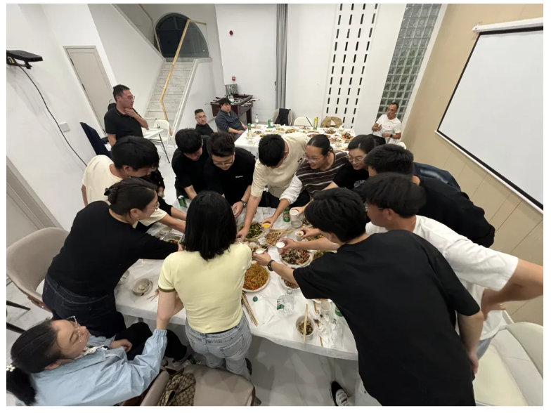 智慧碰撞，团队共融：一场别开生面的跨部门研讨与团建盛宴